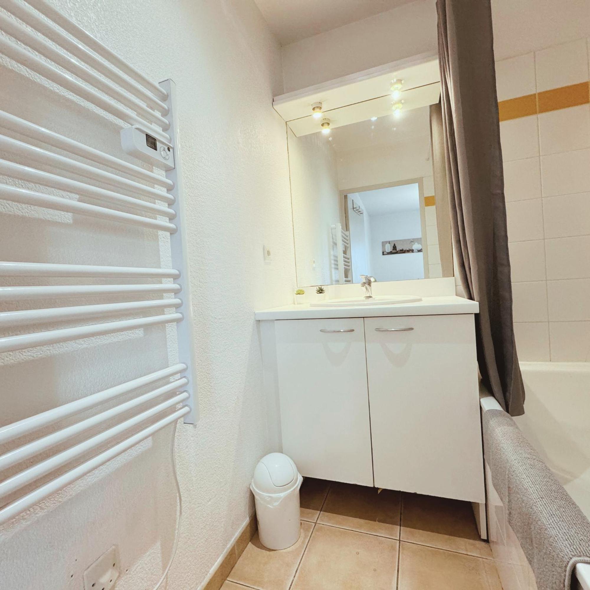Appartement Residence Prive Avec Parking Wifi Clim Piscine Avinyon Dış mekan fotoğraf